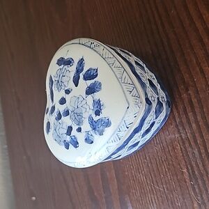 Vintage Chinese Porcelain Heart Shape Trinket Box